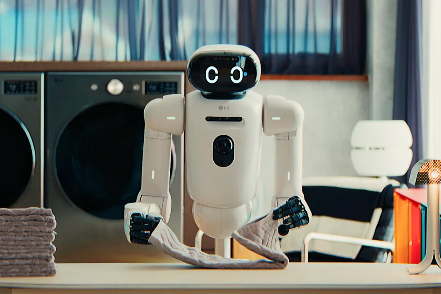 LG CLOiD Robot Aims to Automate Laundry and Breakfast